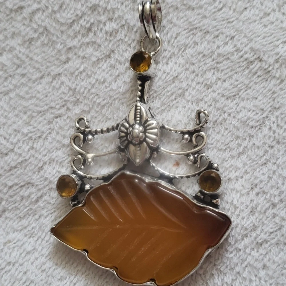 Handcrafted Carved Yellow Onix pendant - Picture 2 of 5